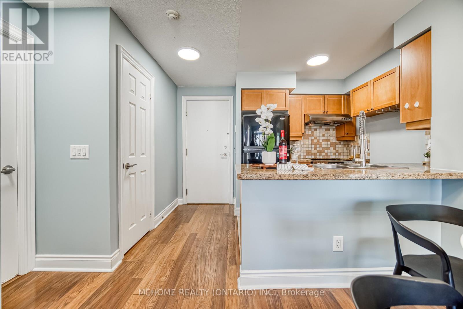 Photo 12 of 1025 25 Greenview Avenue, Toronto ON