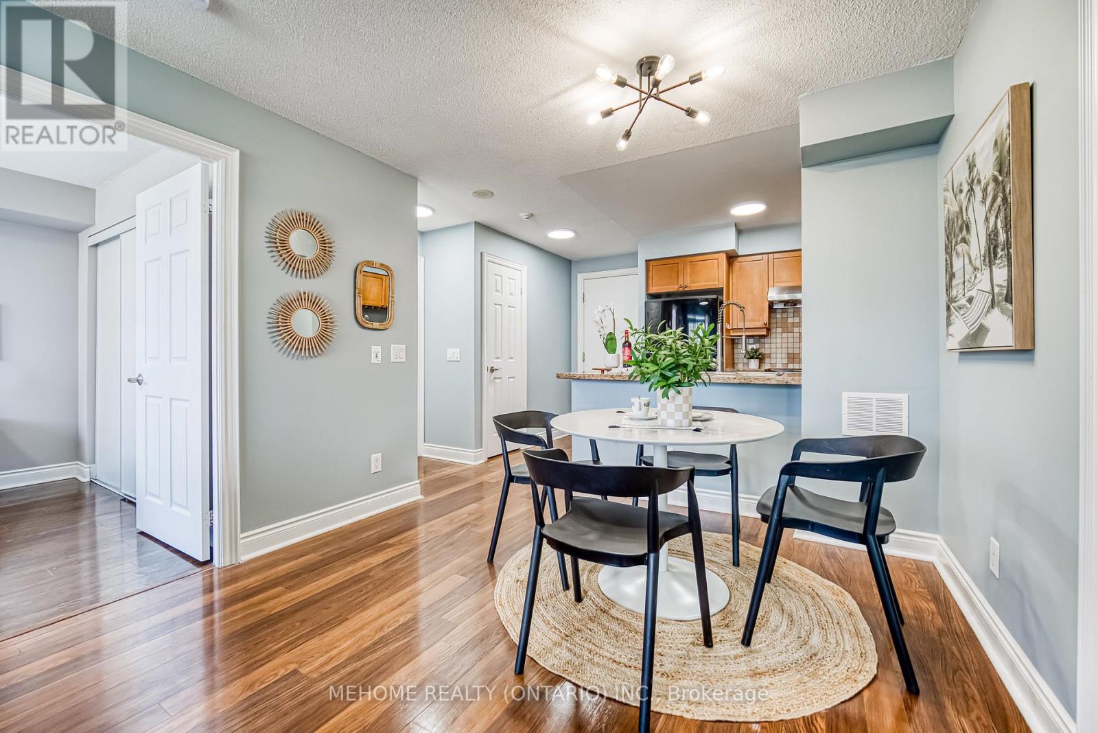 Photo 16 of 1025 25 Greenview Avenue, Toronto ON