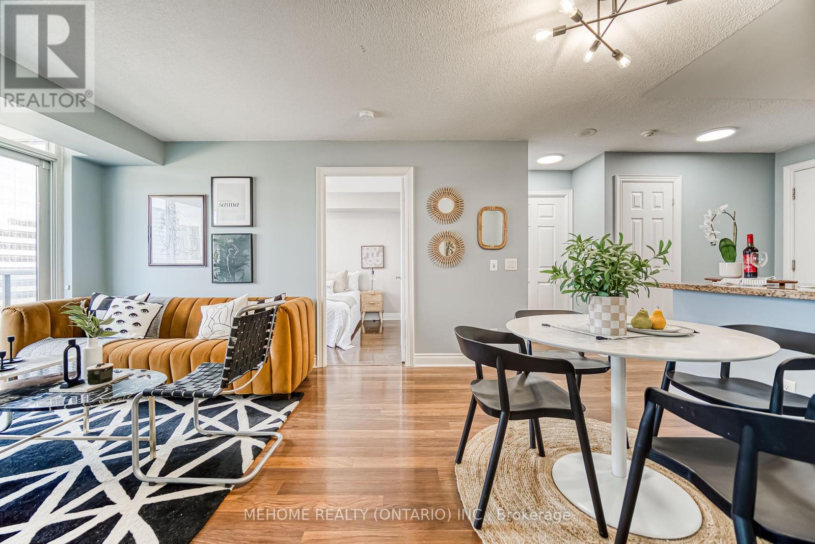 Photo 18 of 1025 25 Greenview Avenue, Toronto ON