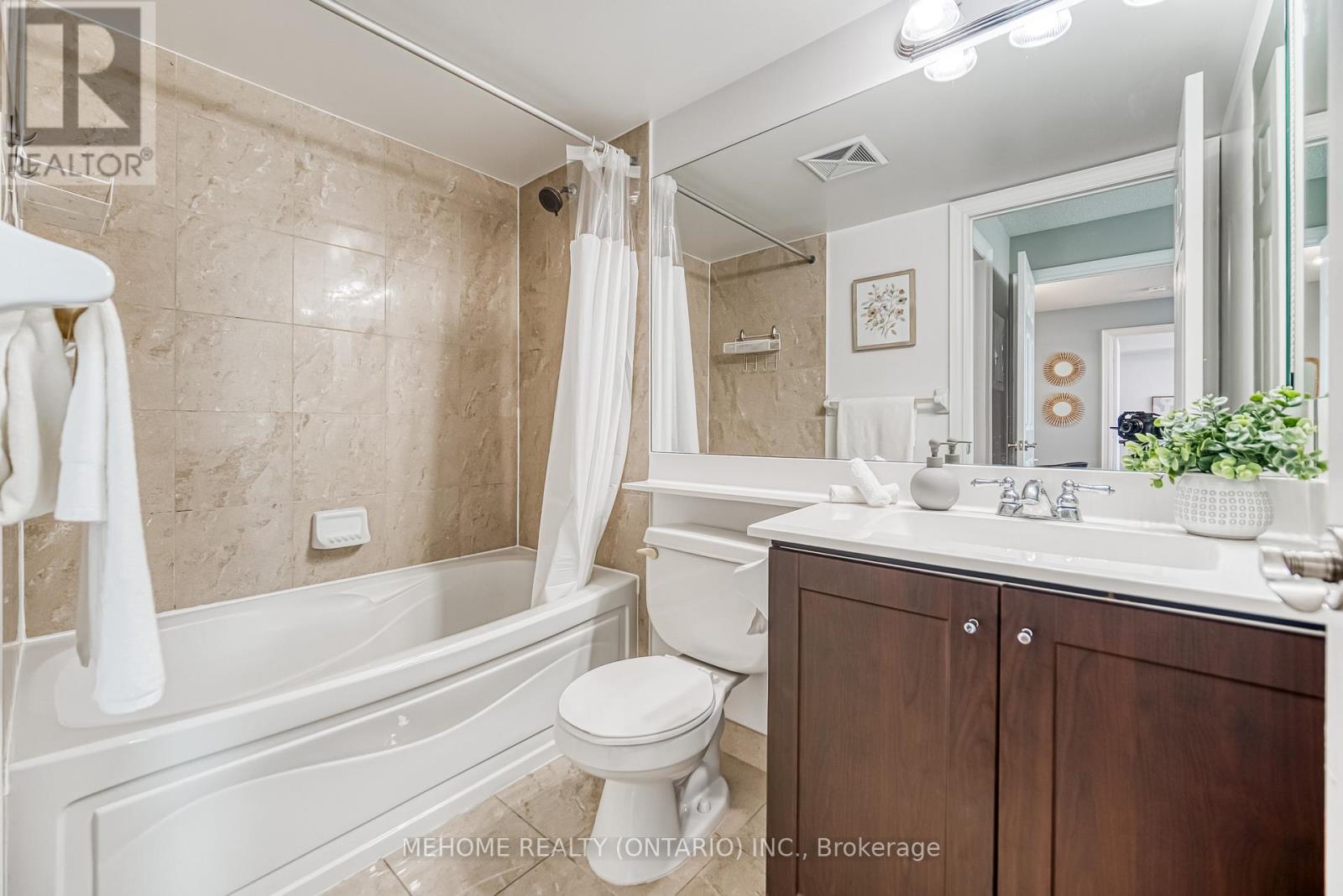 Photo 30 of 1025 25 Greenview Avenue, Toronto ON