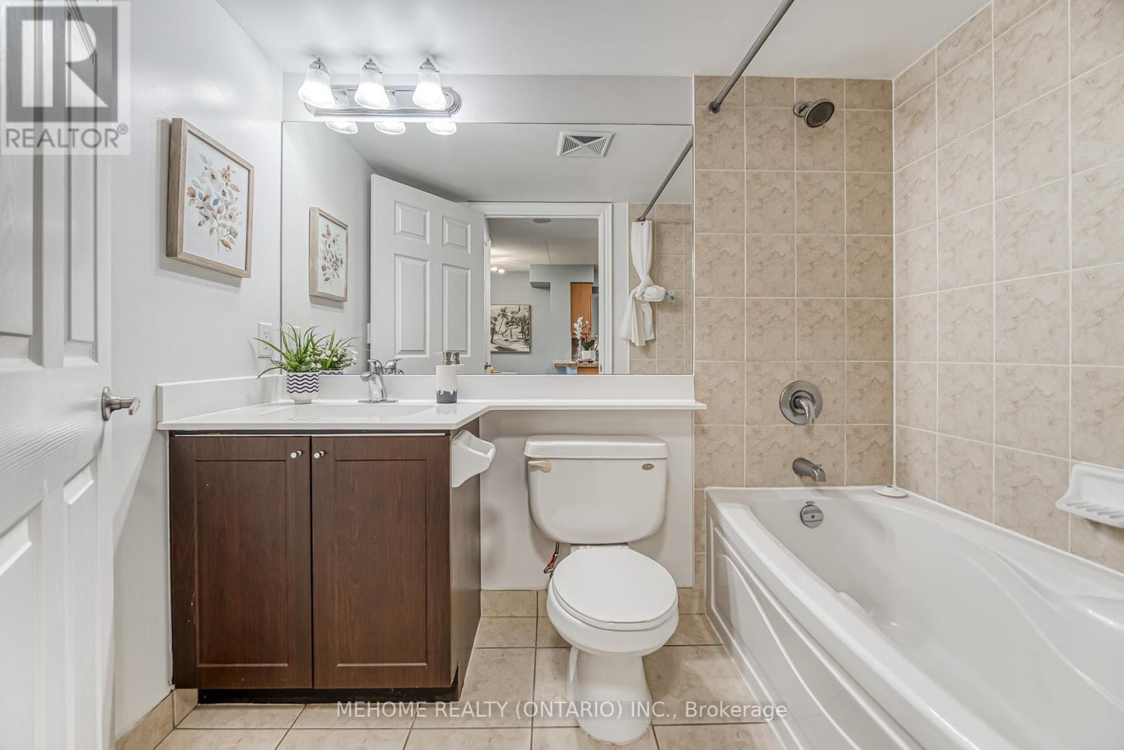 Photo 31 of 1025 25 Greenview Avenue, Toronto ON