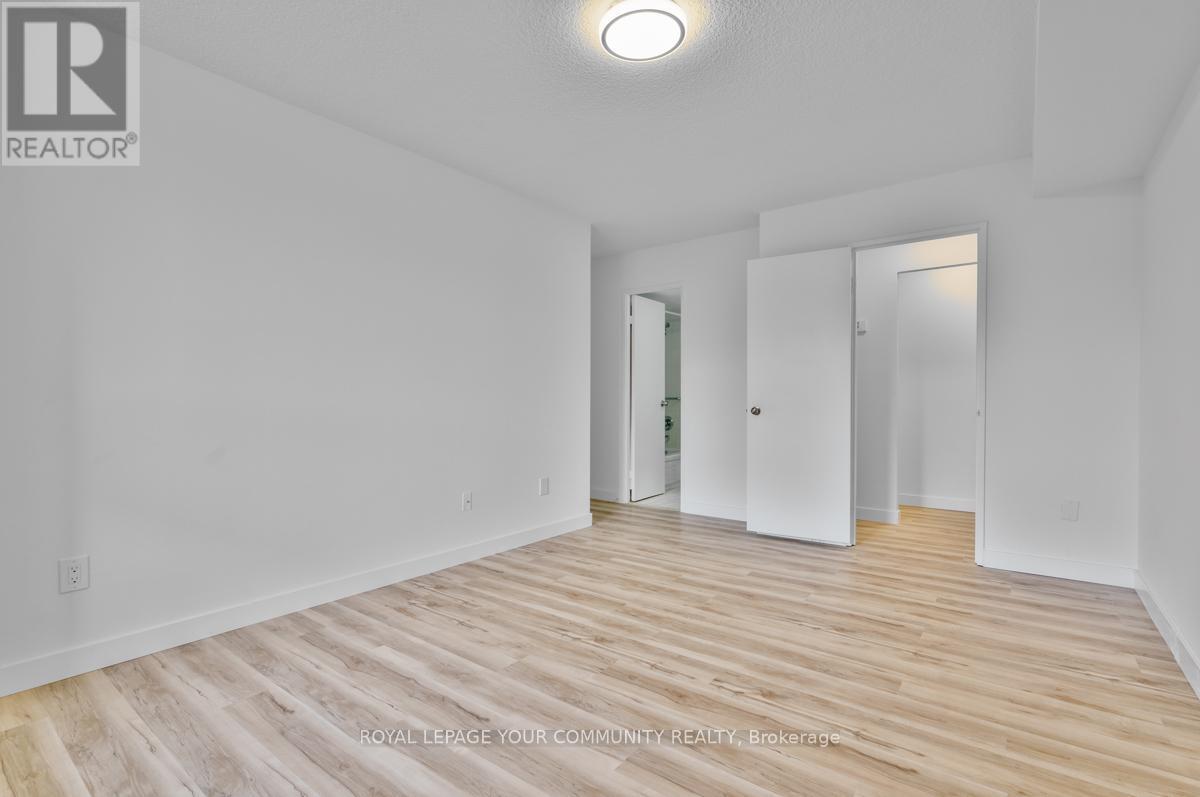 Photo 17 of 205 1535 Lakeshore Road E, Mississauga ON