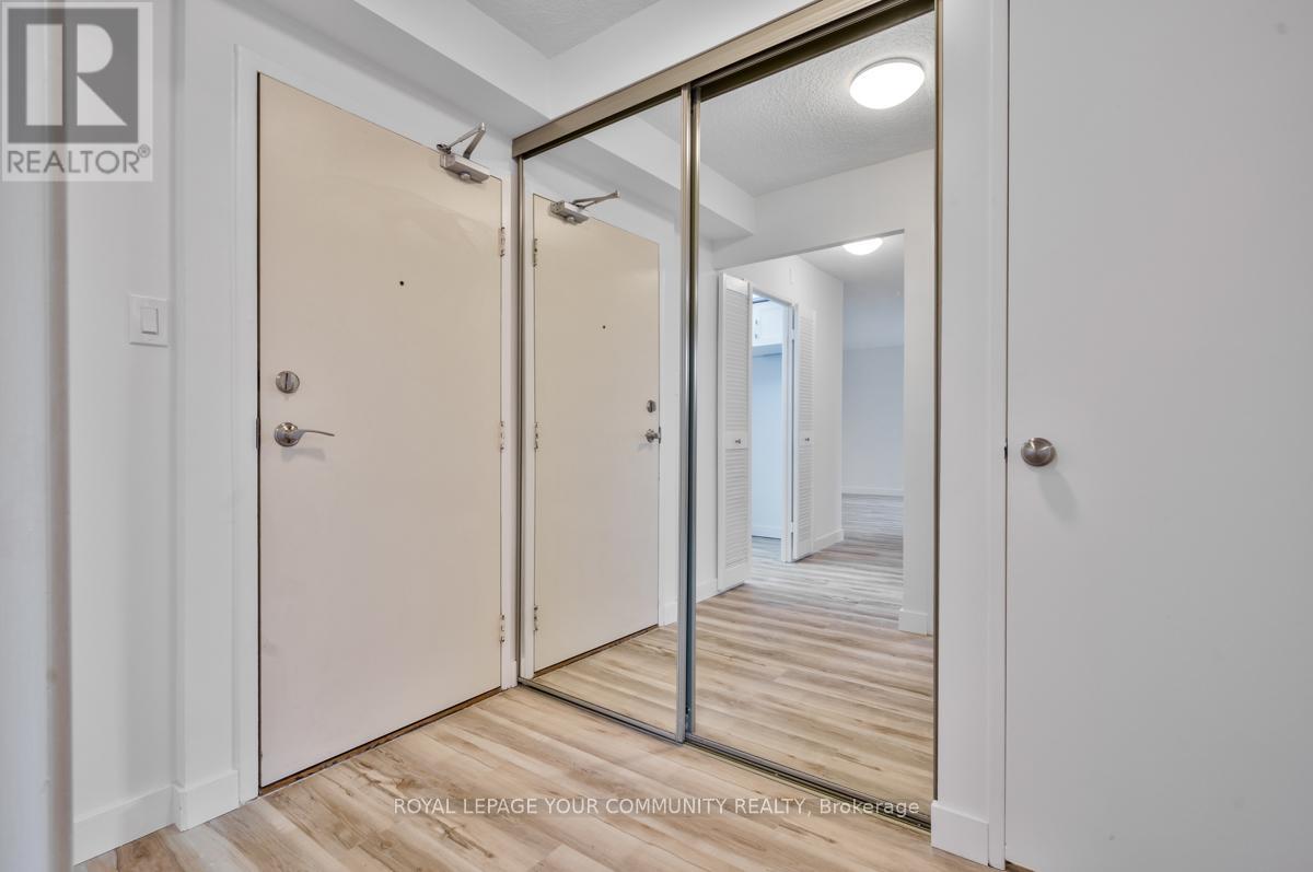 Photo 6 of 205 1535 Lakeshore Road E, Mississauga ON