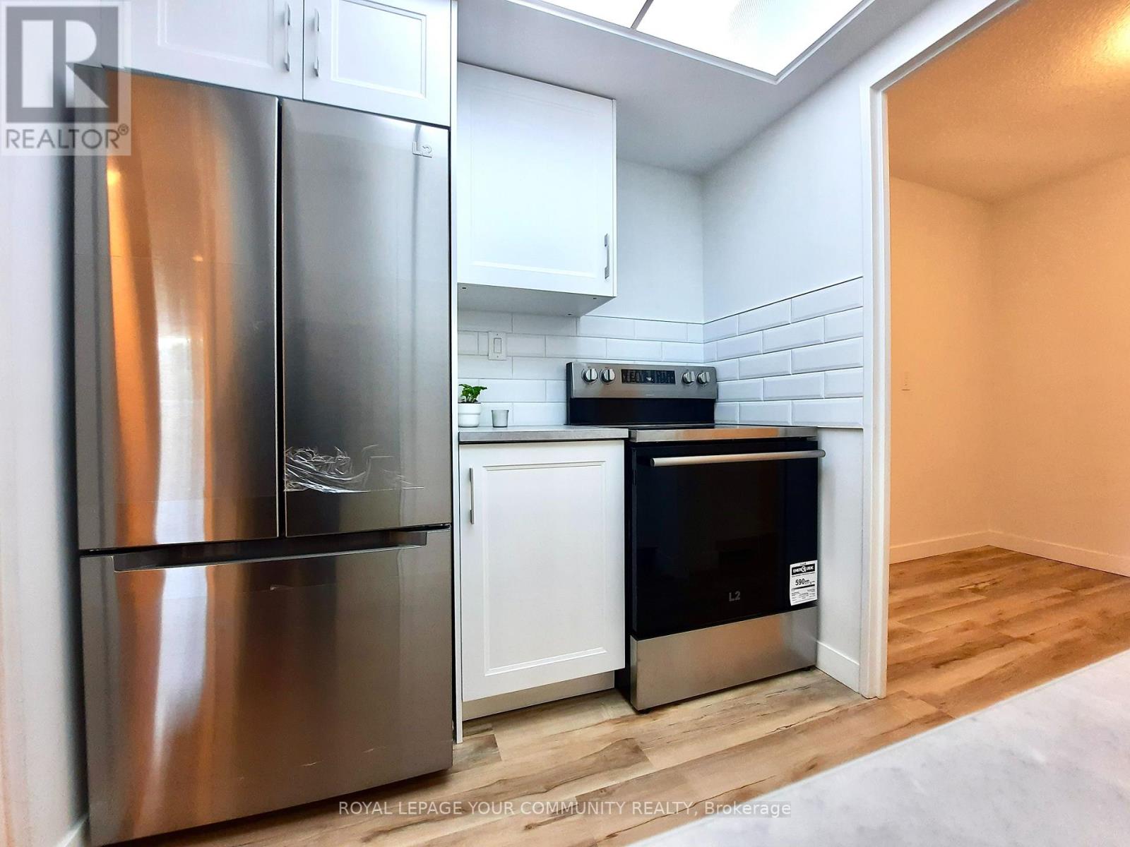 Photo 12 of 205 1535 Lakeshore Road E, Mississauga ON