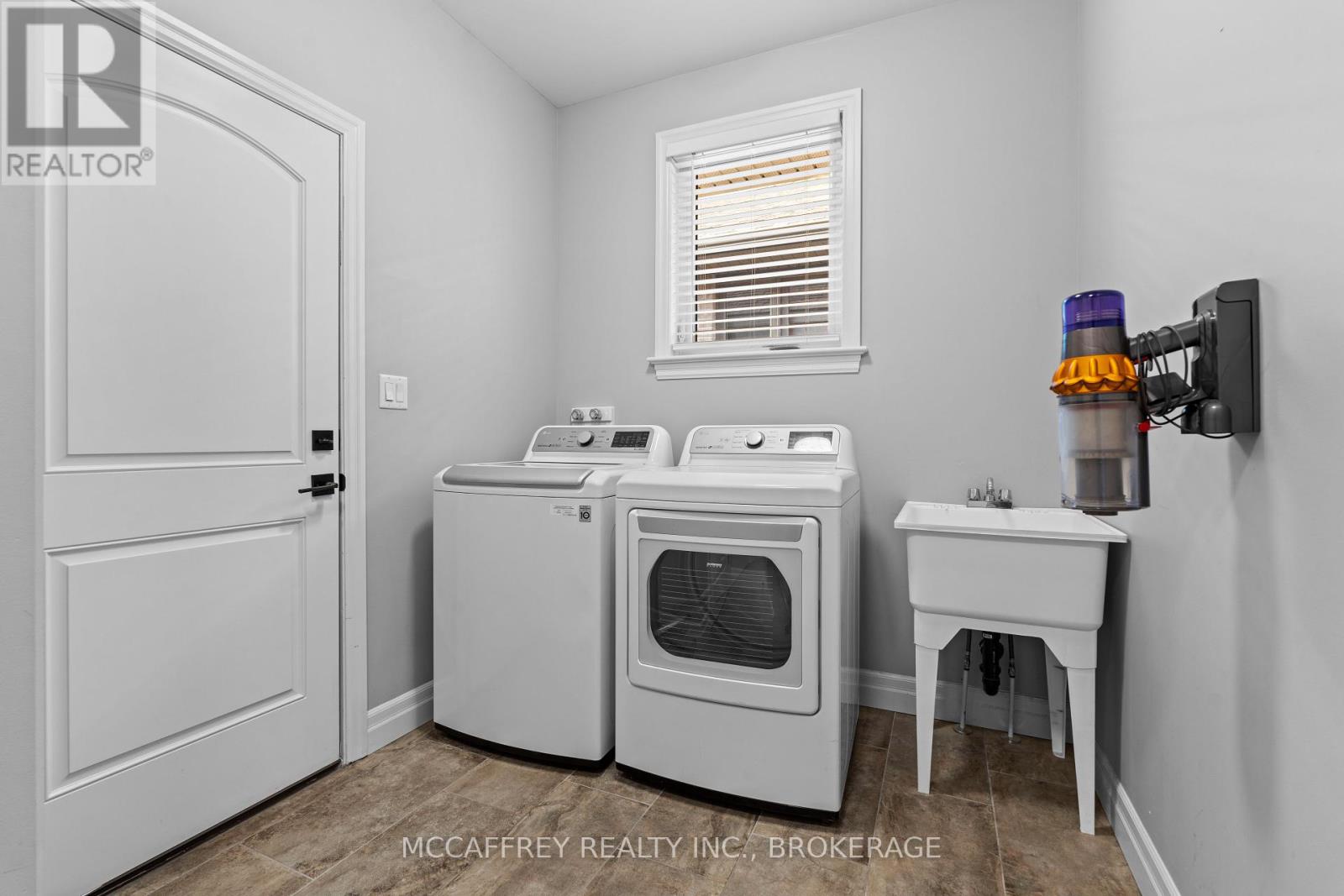 Photo 34 of 25 Staikos Court, Greater Napanee ON