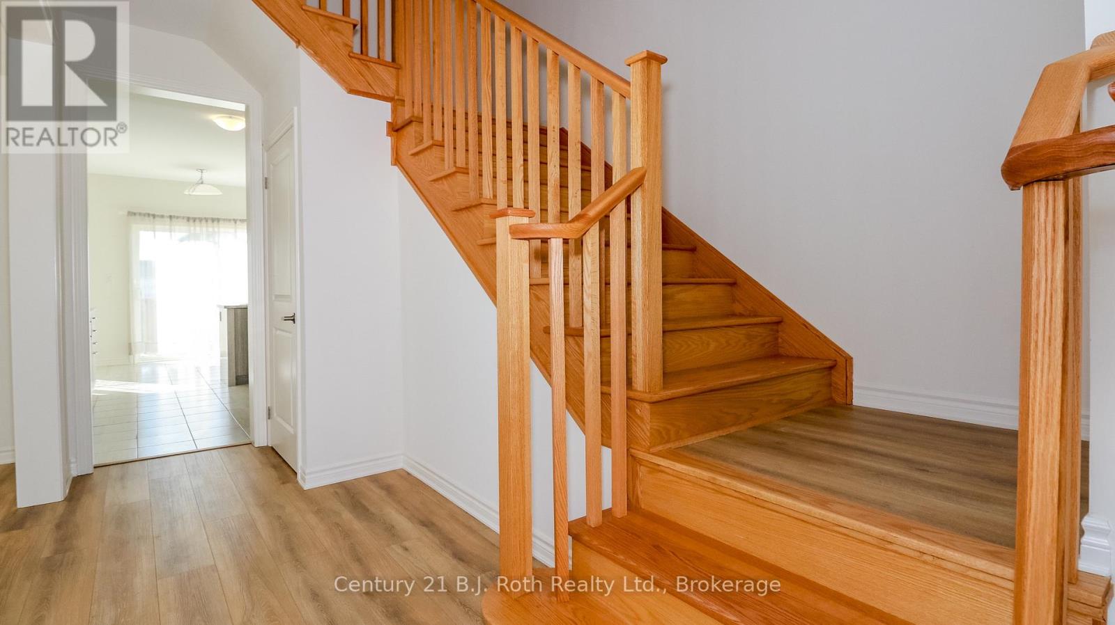 Photo 10 of 243 Mckenzie Drive, Clearview ON