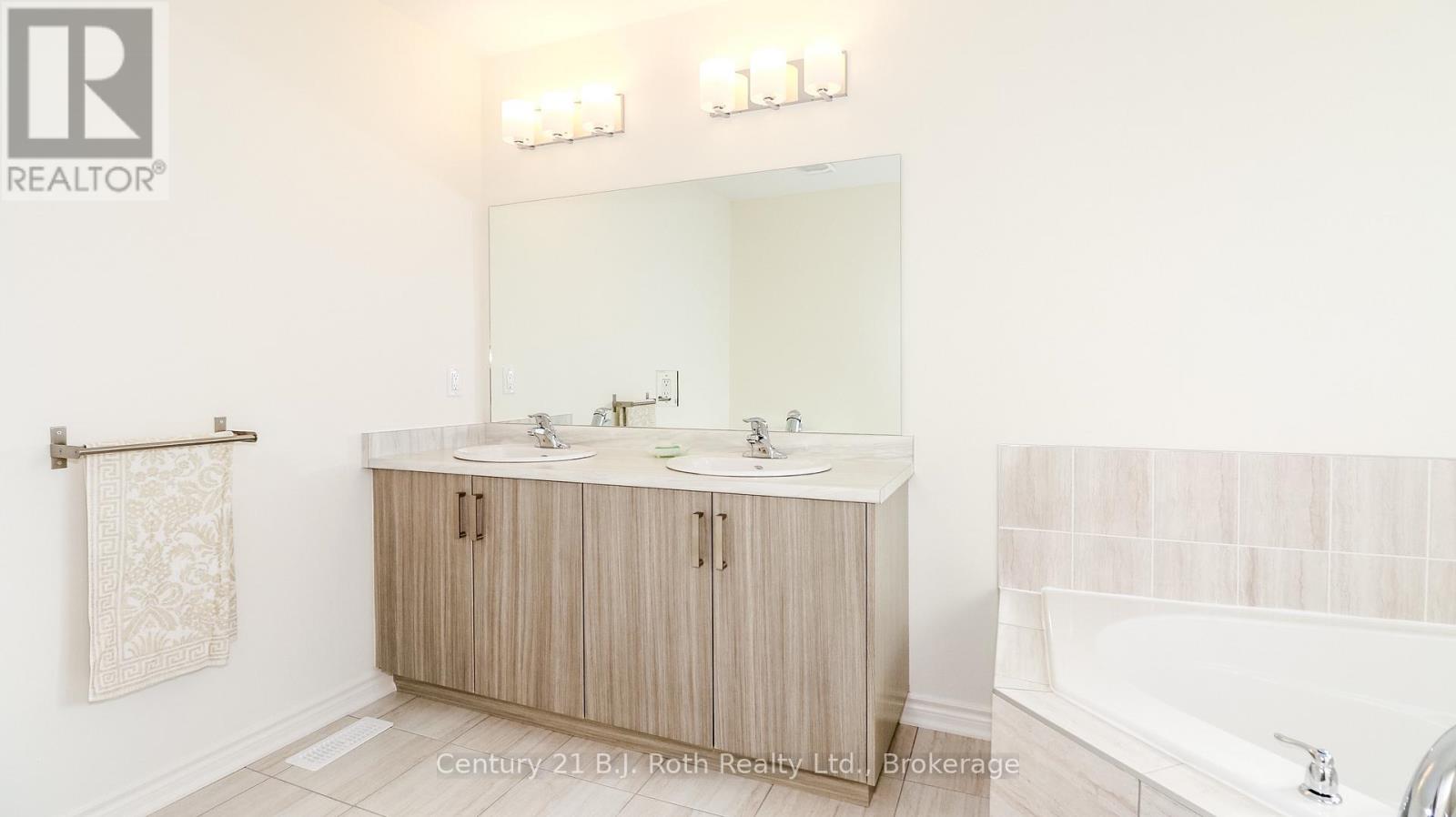 Photo 12 of 243 Mckenzie Drive, Clearview ON