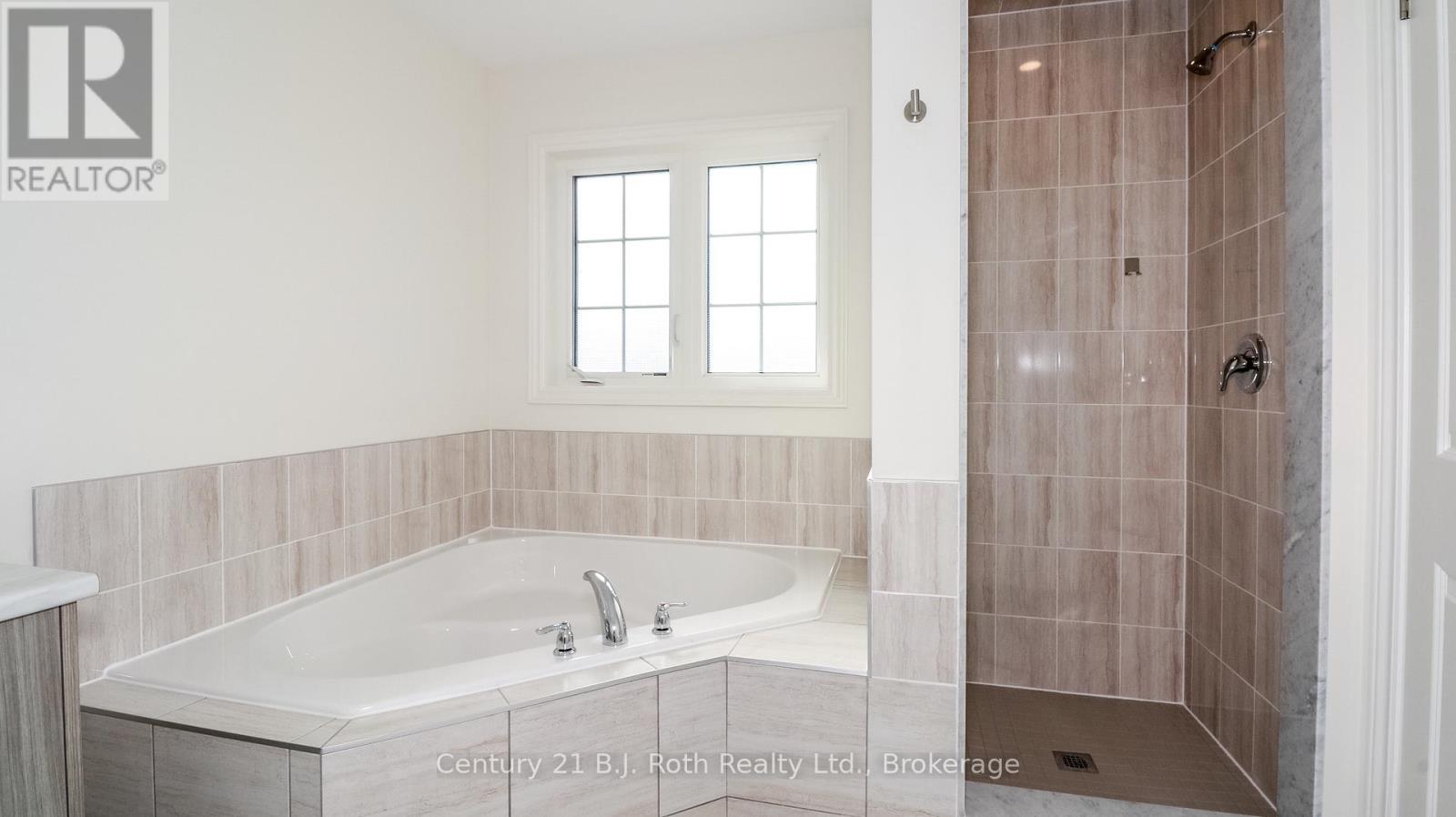 Photo 13 of 243 Mckenzie Drive, Clearview ON