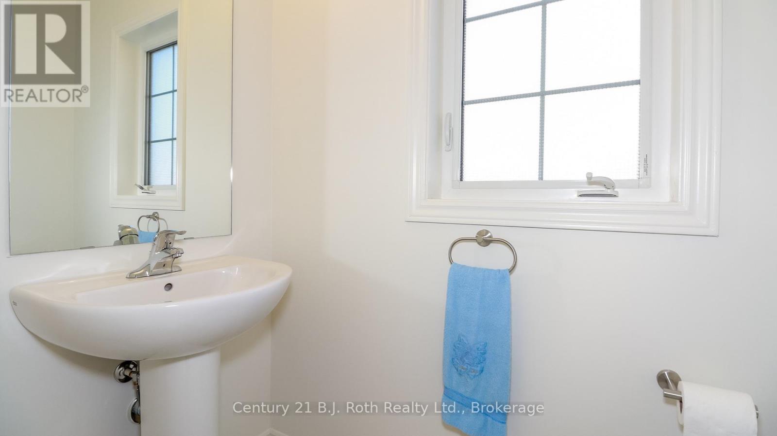 Photo 15 of 243 Mckenzie Drive, Clearview ON