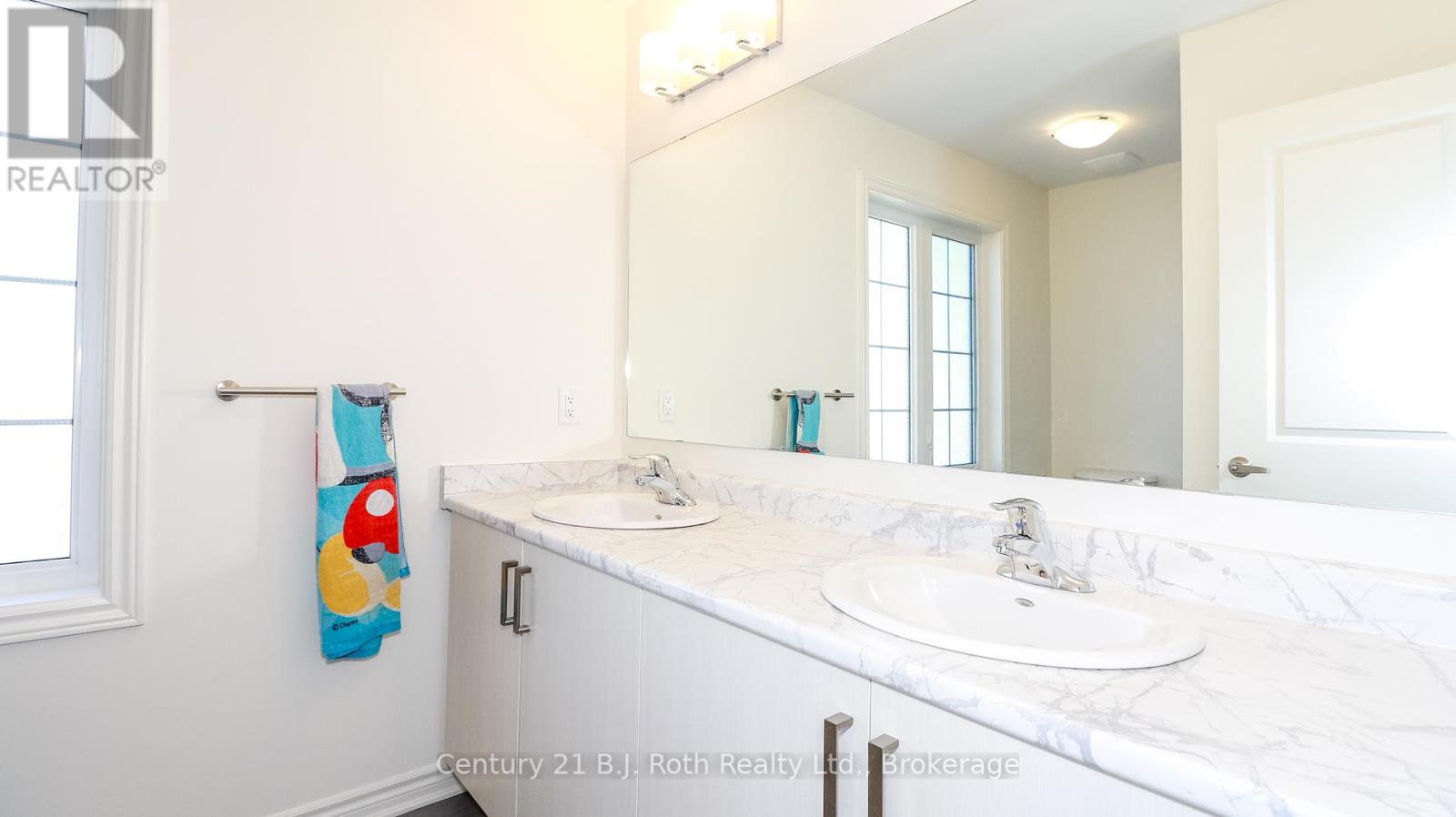 Photo 14 of 243 Mckenzie Drive, Clearview ON