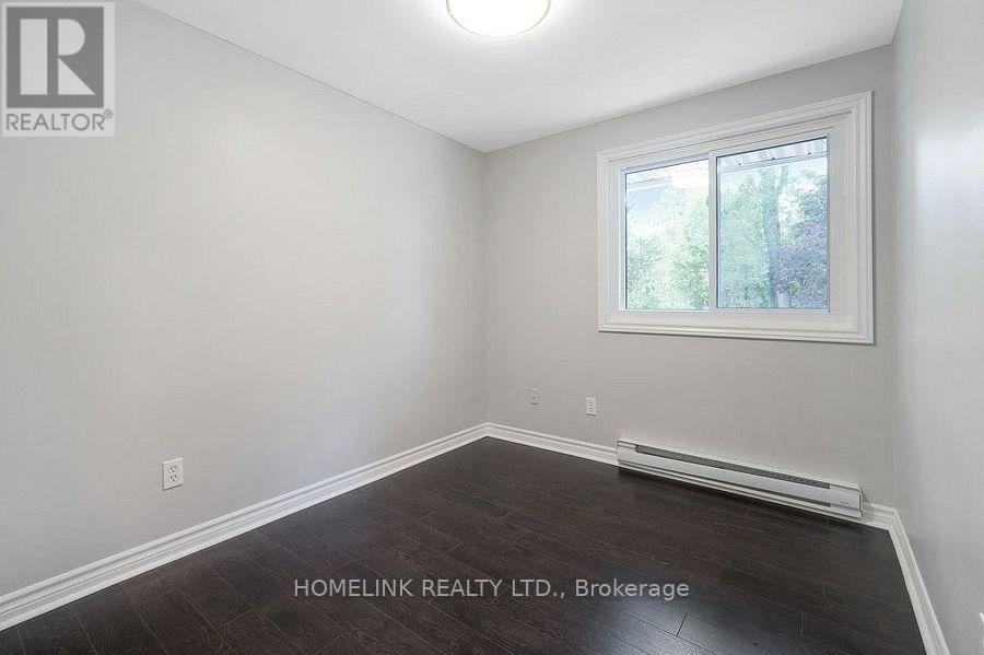 Photo 13 of 25 Hercules Court, Brampton ON