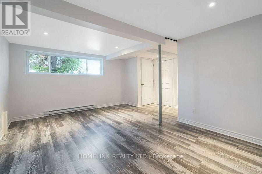 Photo 17 of 25 Hercules Court, Brampton ON