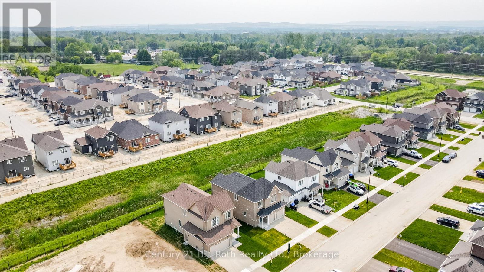 Photo 23 of 243 Mckenzie Drive, Clearview ON