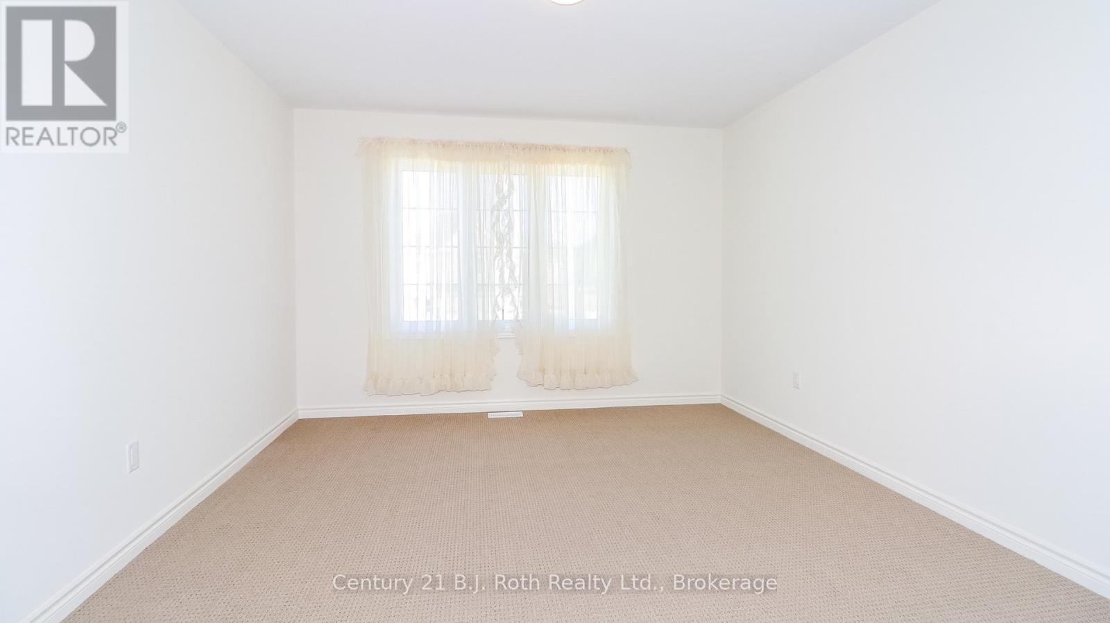 Photo 8 of 243 Mckenzie Drive, Clearview ON