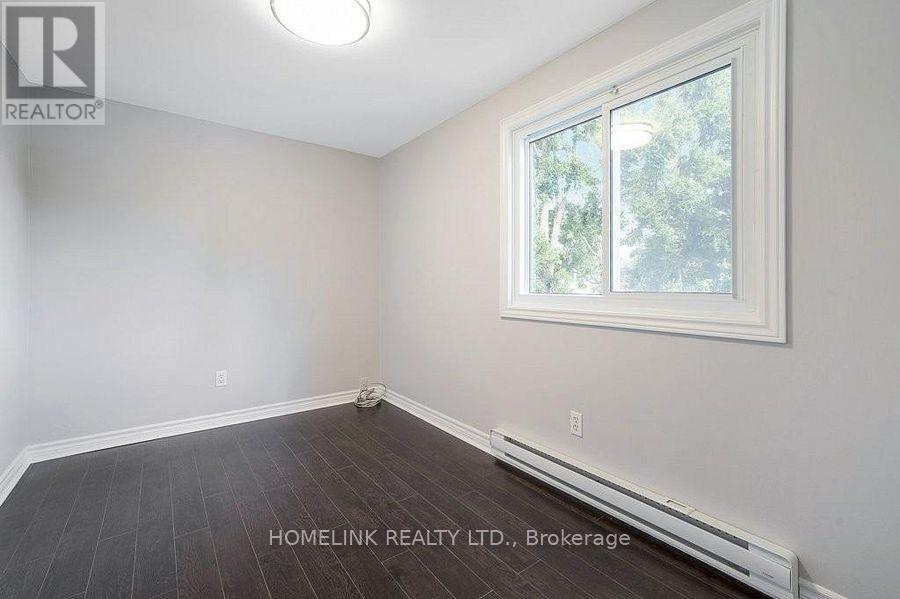 Photo 12 of 25 Hercules Court, Brampton ON