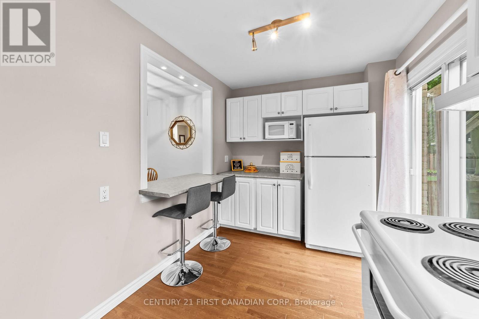 Photo 18 of 71 Constable Court, London North ON