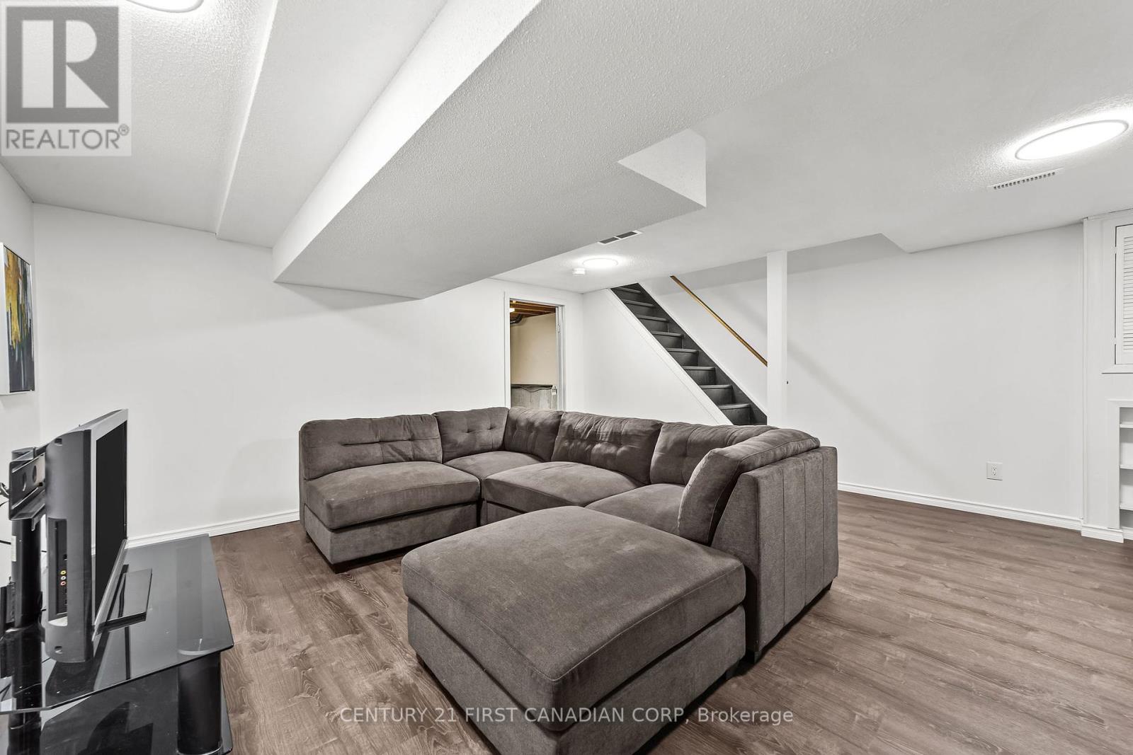 Photo 19 of 71 Constable Court, London North ON