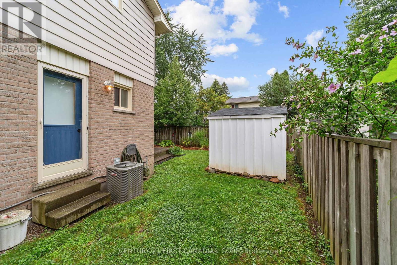 Photo 21 of 71 Constable Court, London North ON