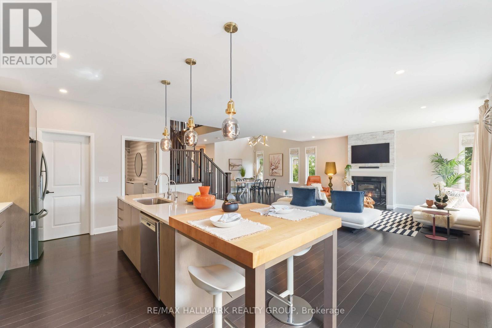 Photo 10 of 155 Escarpment Crescent, Ottawa ON