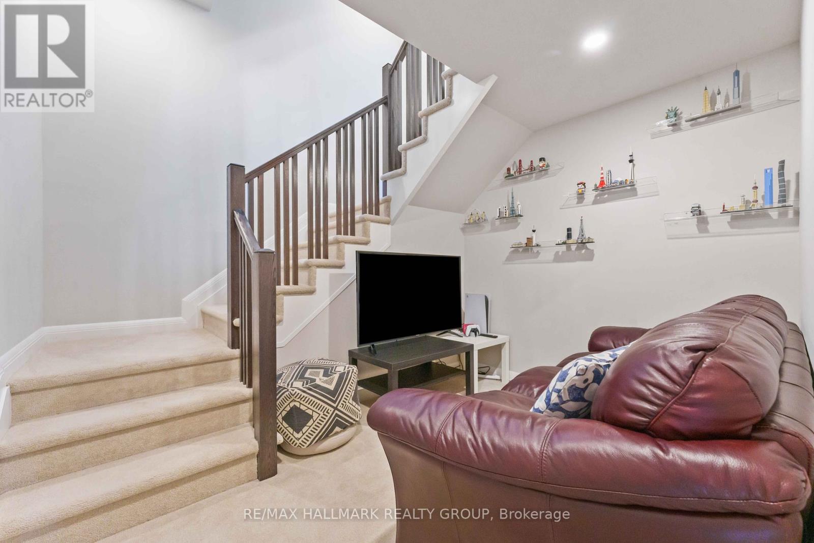 Photo 29 of 155 Escarpment Crescent, Ottawa ON