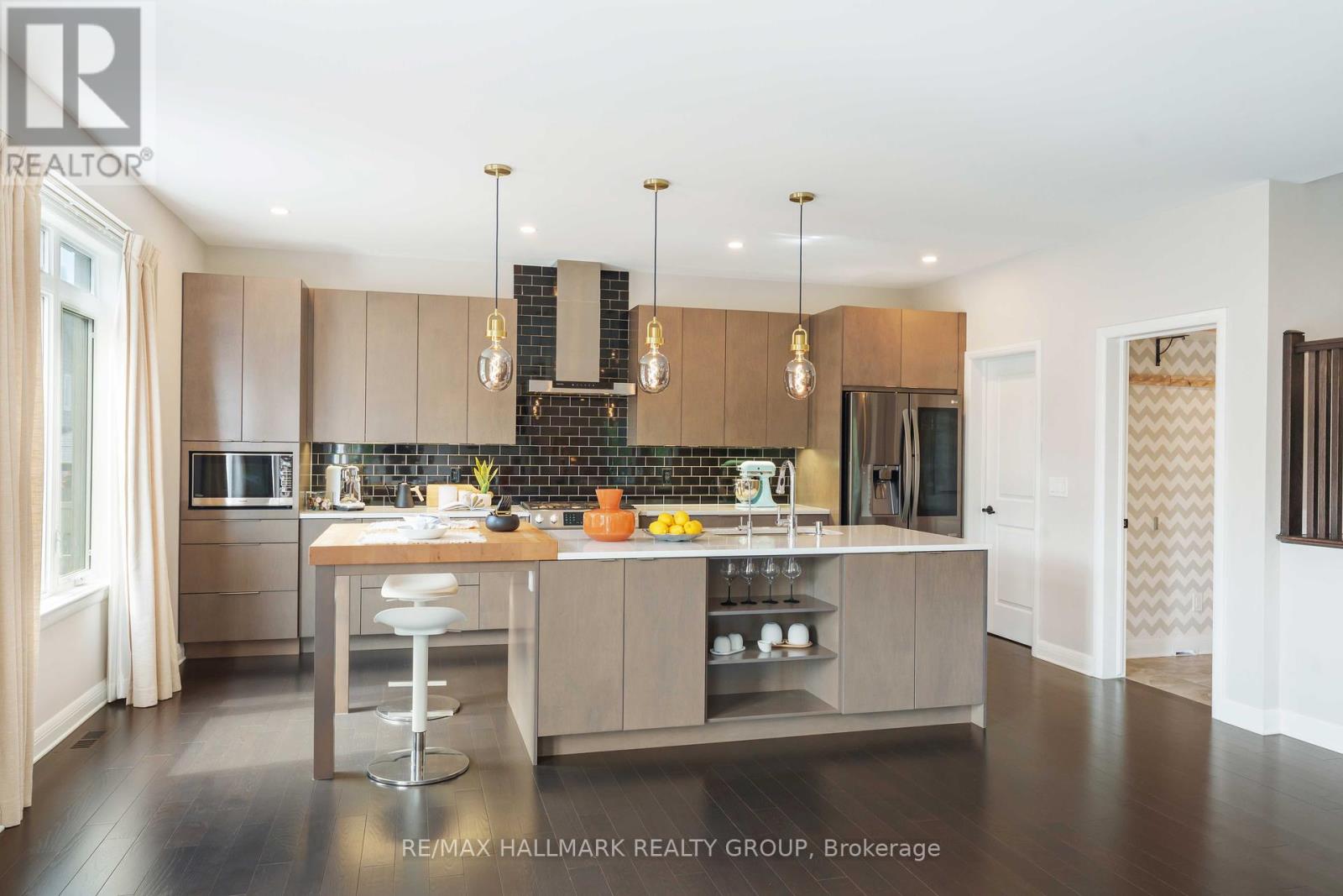 Photo 8 of 155 Escarpment Crescent, Ottawa ON