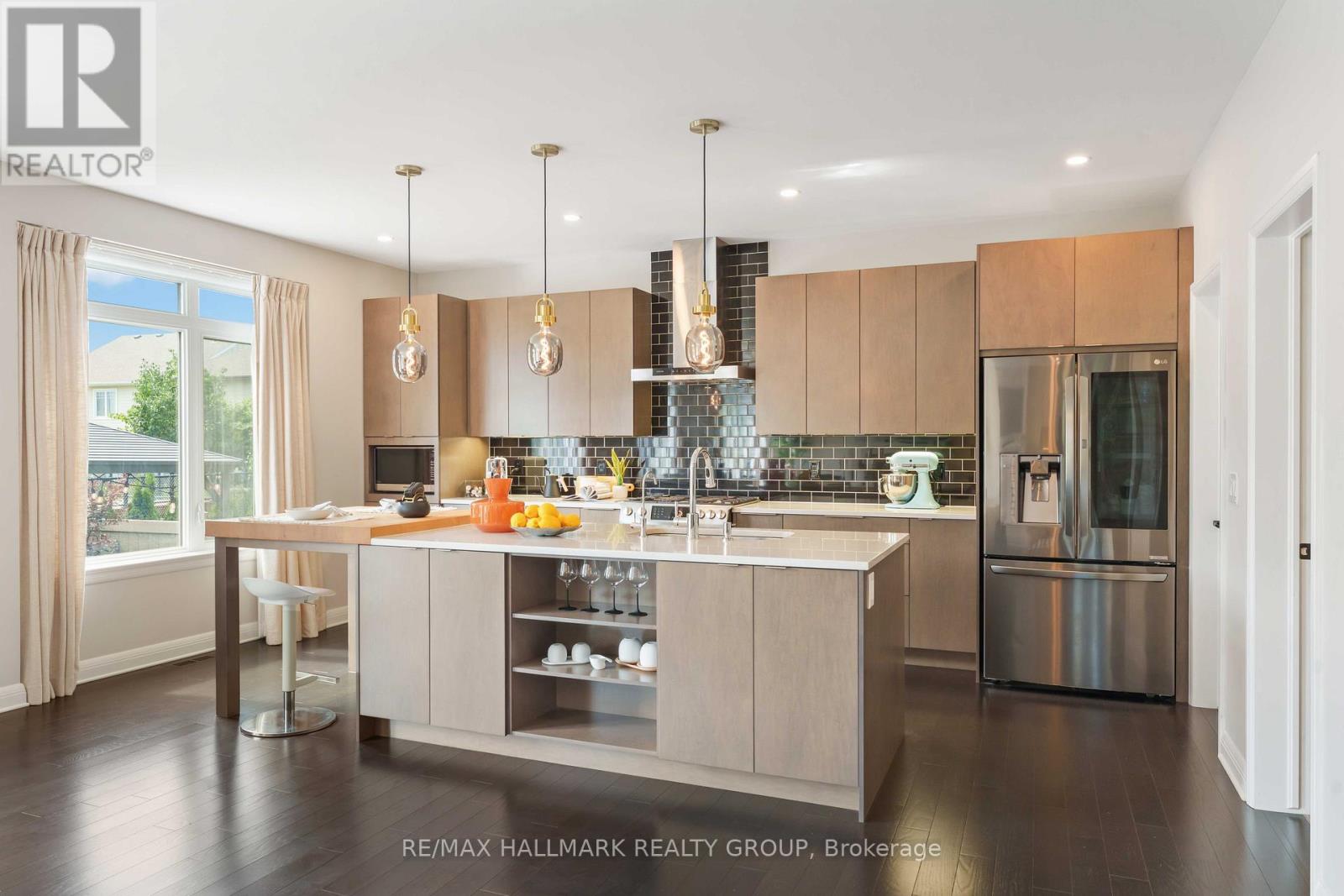 Photo 9 of 155 Escarpment Crescent, Ottawa ON