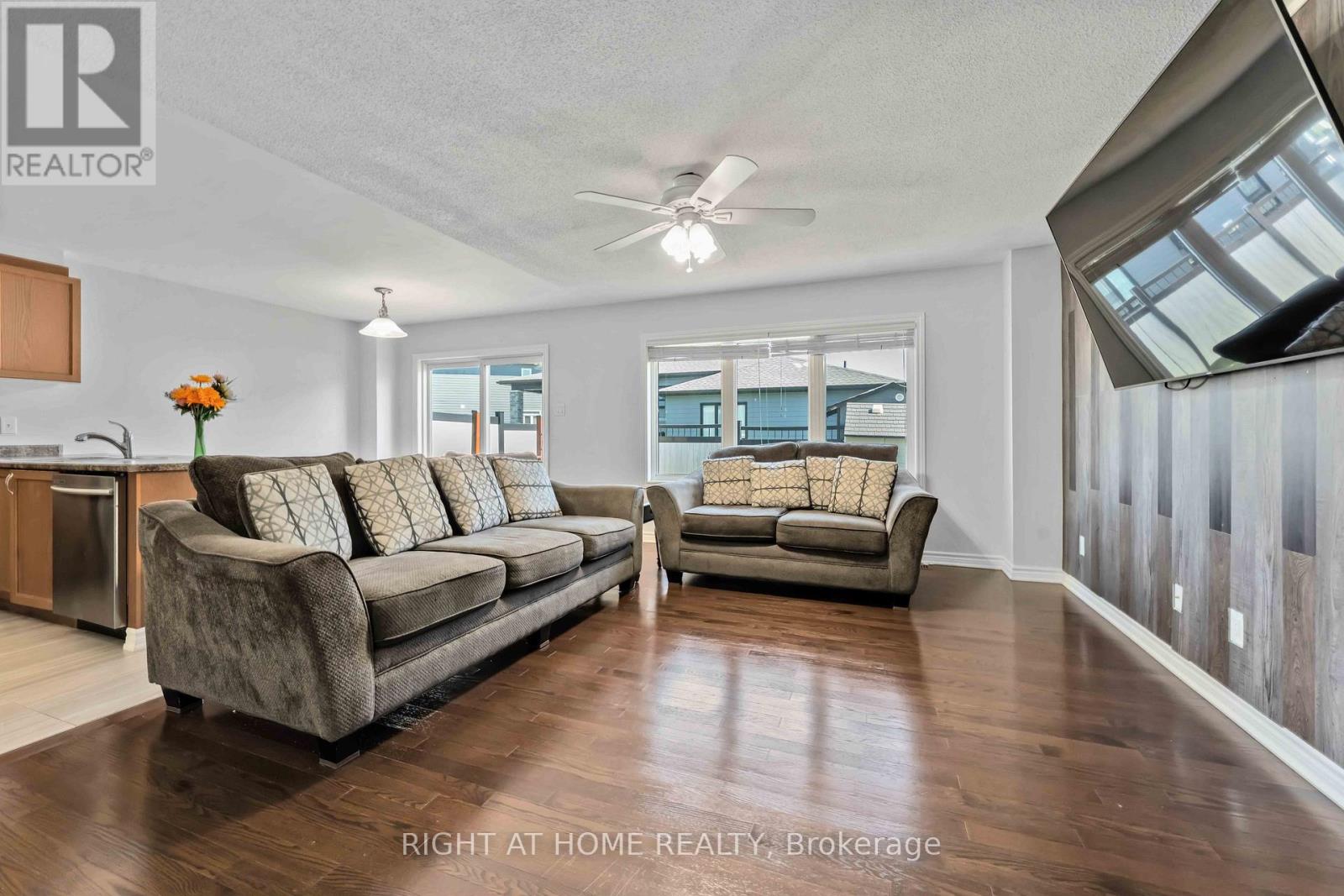 Photo 4 of 333 Rouncey Road, Ottawa ON