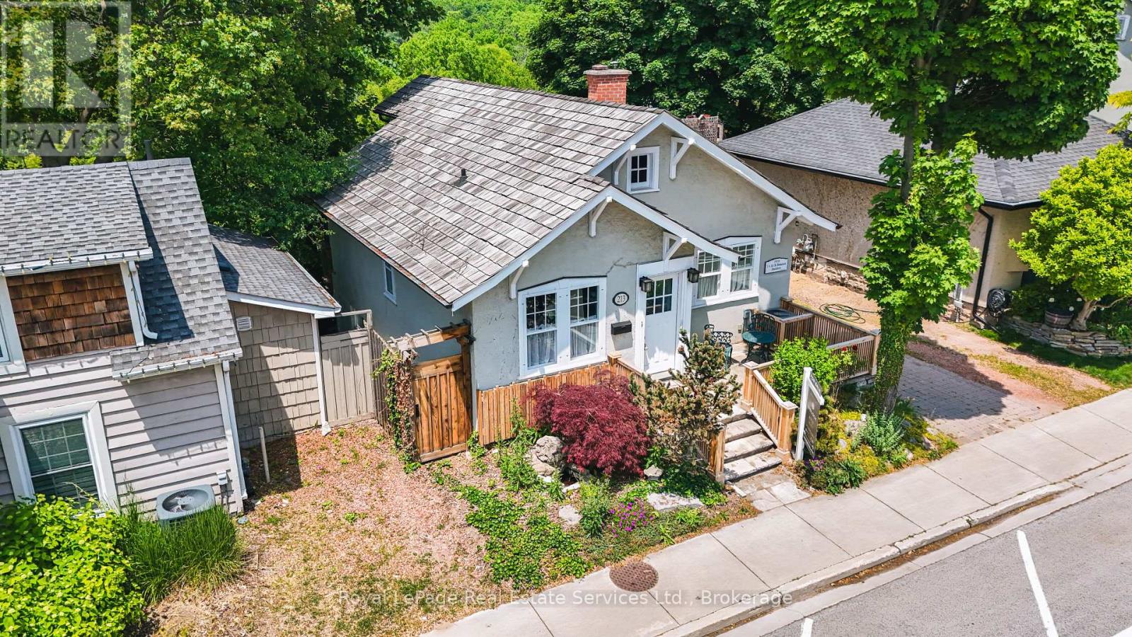 Photo 6 of 213 Randall Street, Oakville ON