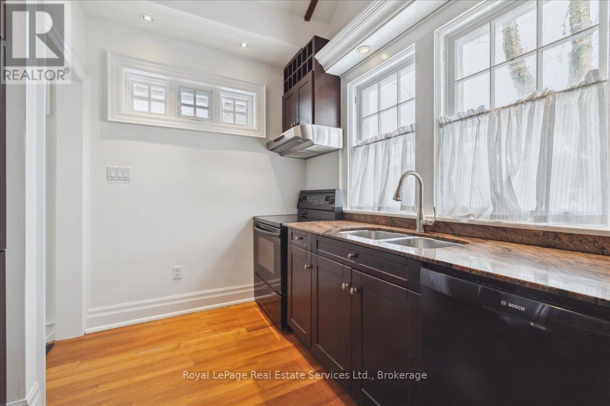 Photo 8 of 213 Randall Street, Oakville ON