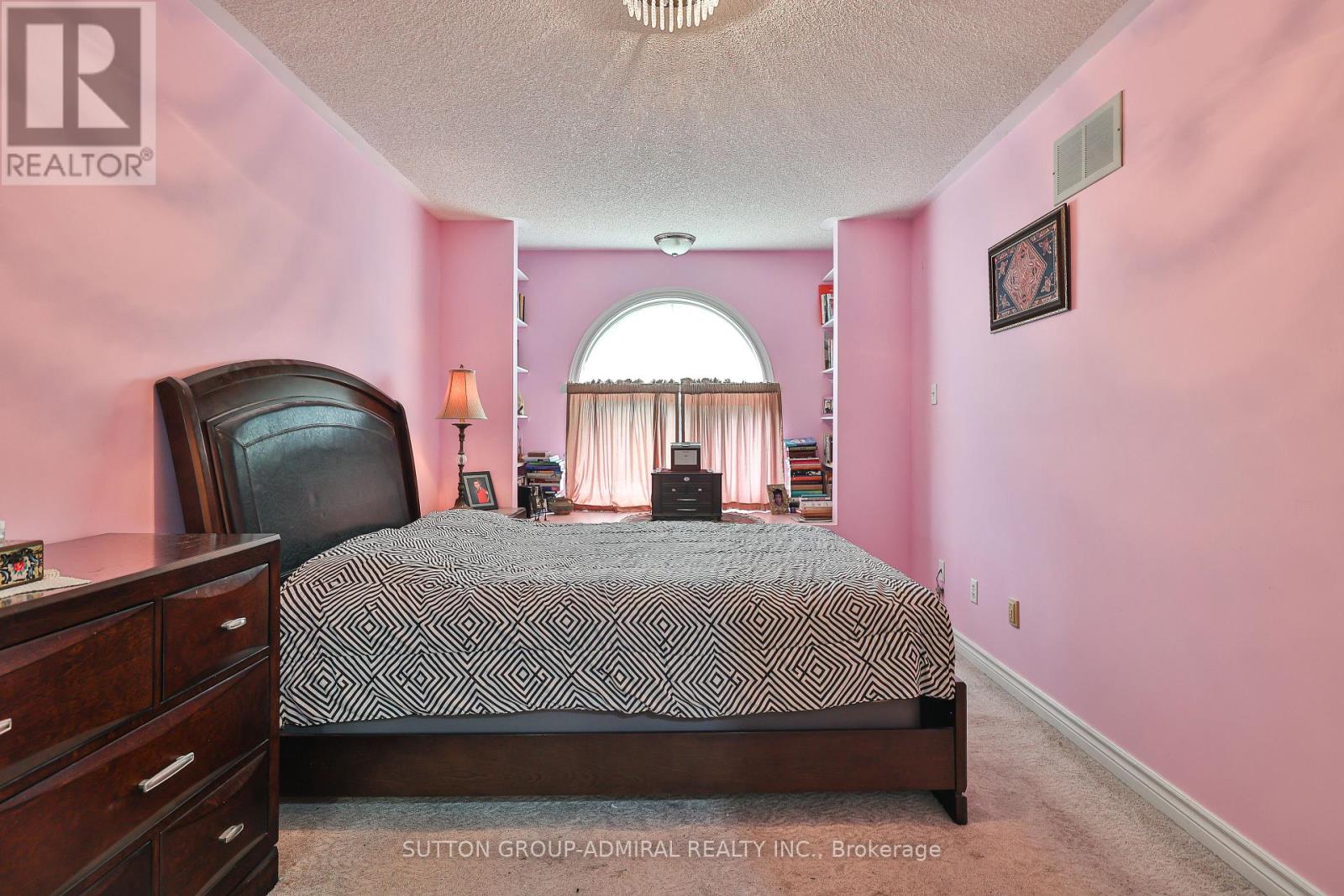 Photo 14 of 72 Addison Street W, Richmond Hill ON