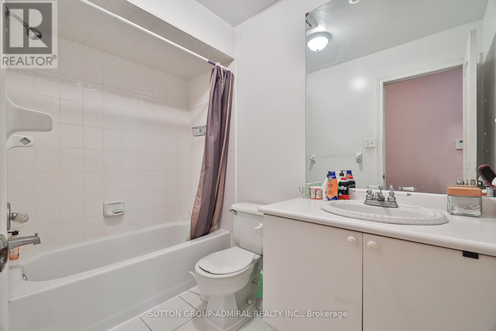 Photo 19 of 72 Addison Street W, Richmond Hill ON