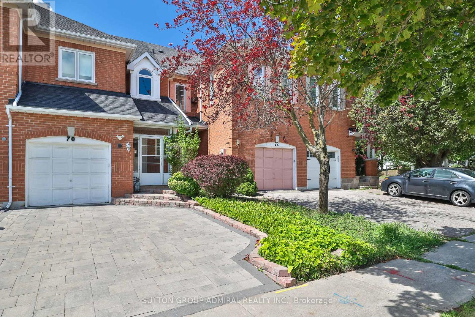 Photo 2 of 72 Addison Street W, Richmond Hill ON