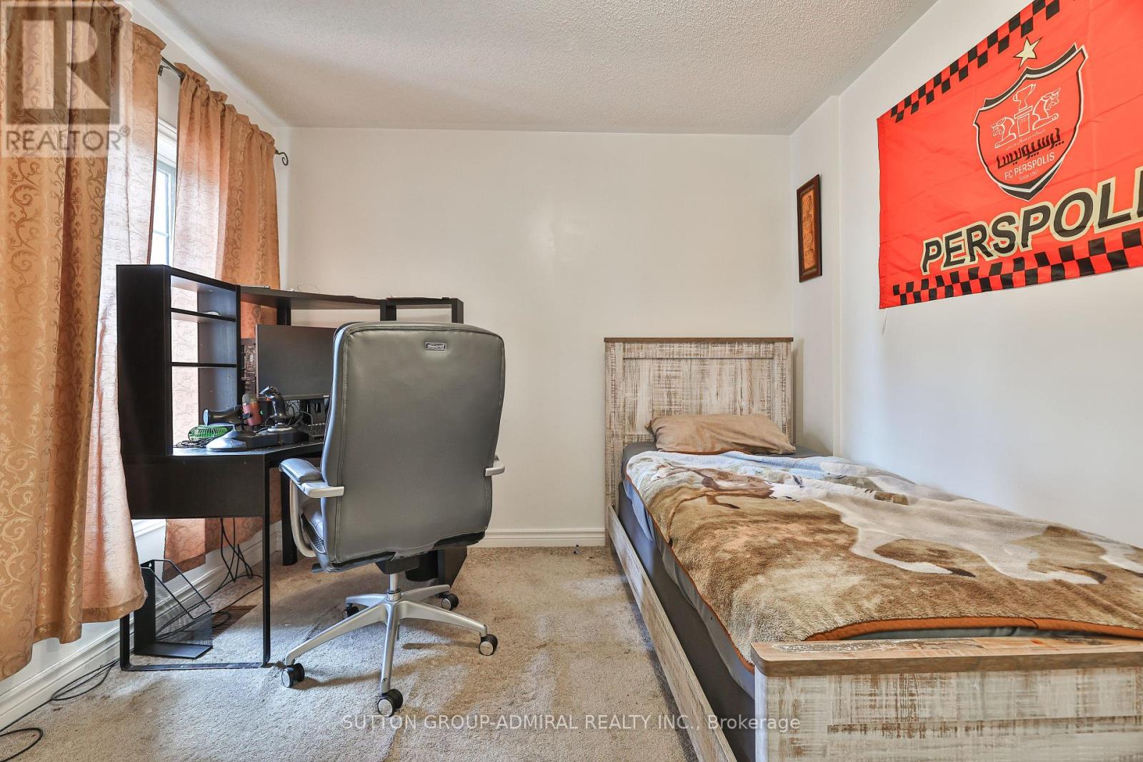 Photo 23 of 72 Addison Street W, Richmond Hill ON