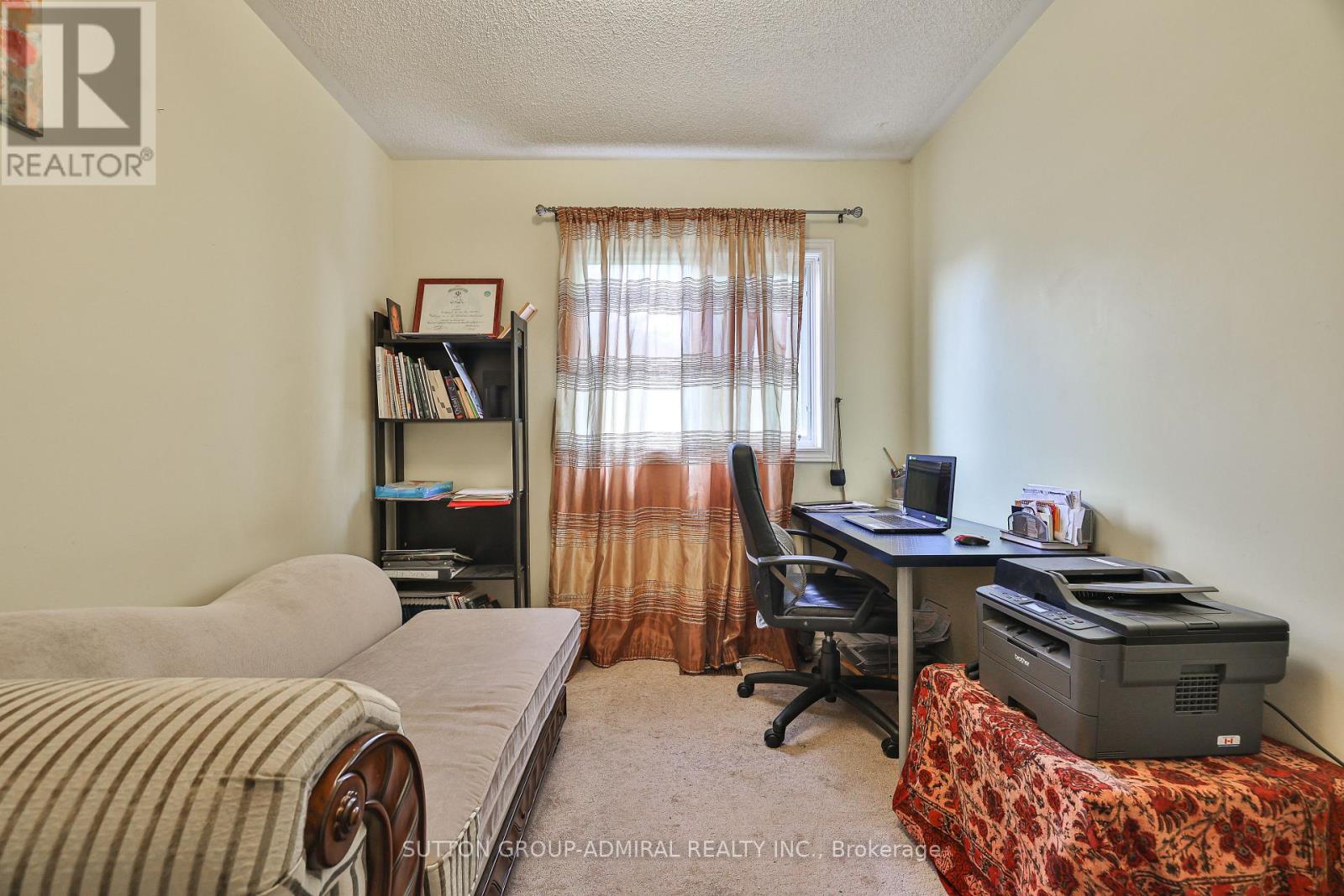 Photo 24 of 72 Addison Street W, Richmond Hill ON