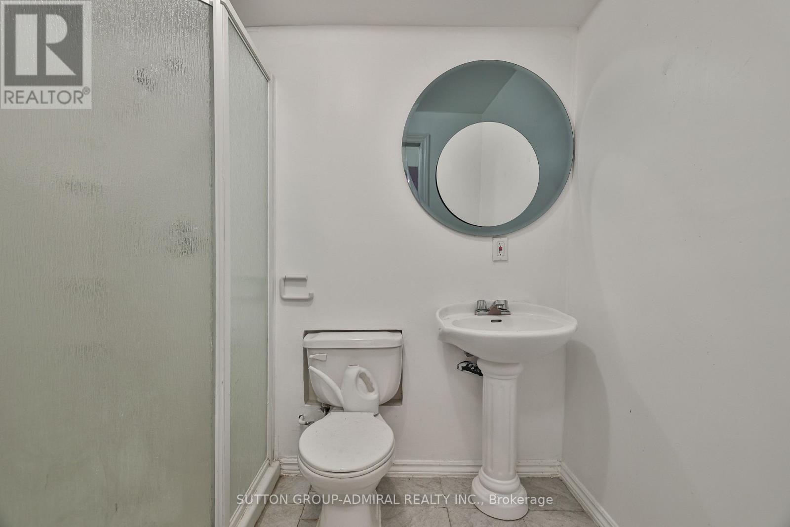 Photo 26 of 72 Addison Street W, Richmond Hill ON