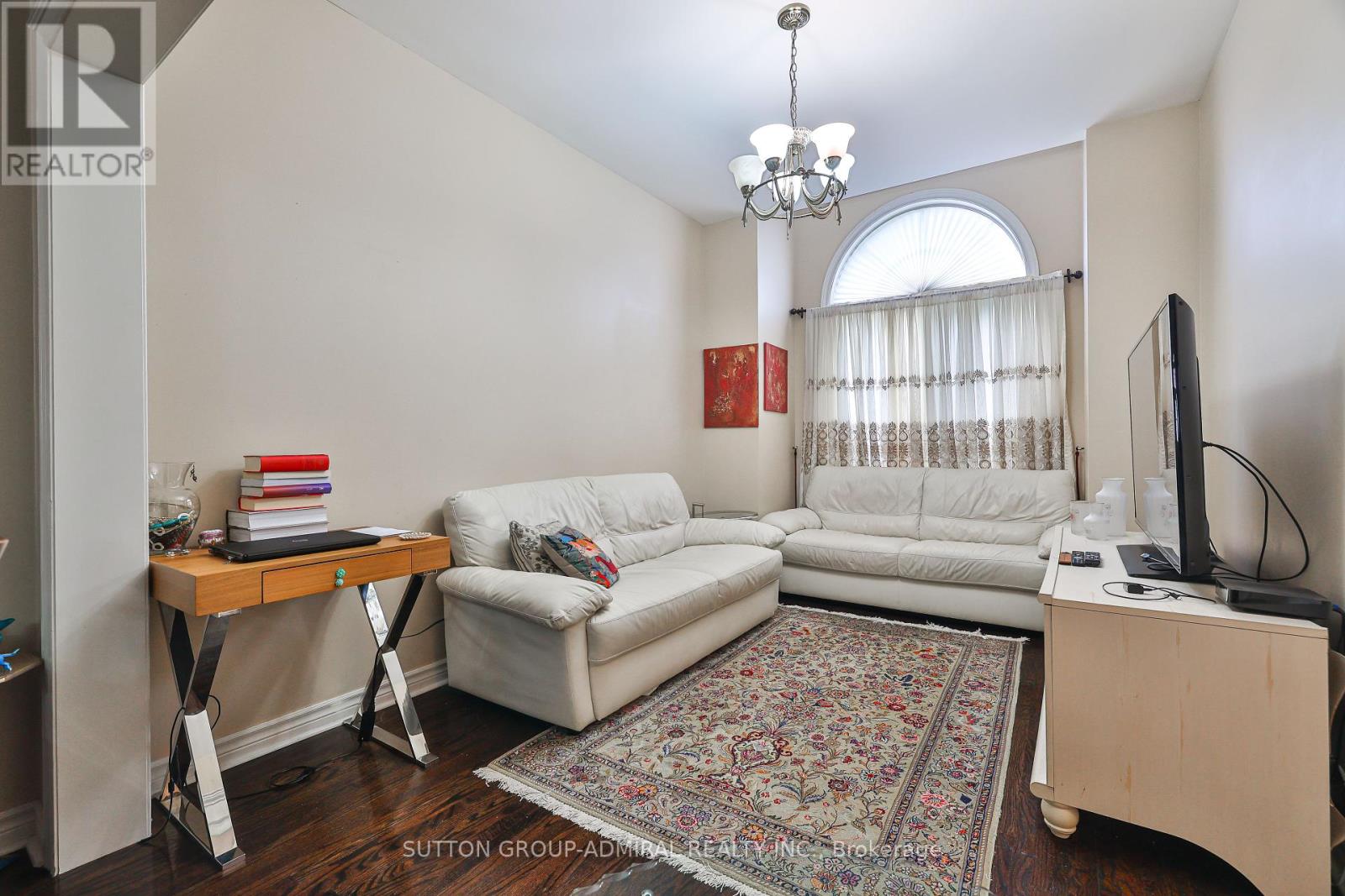 Photo 5 of 72 Addison Street W, Richmond Hill ON