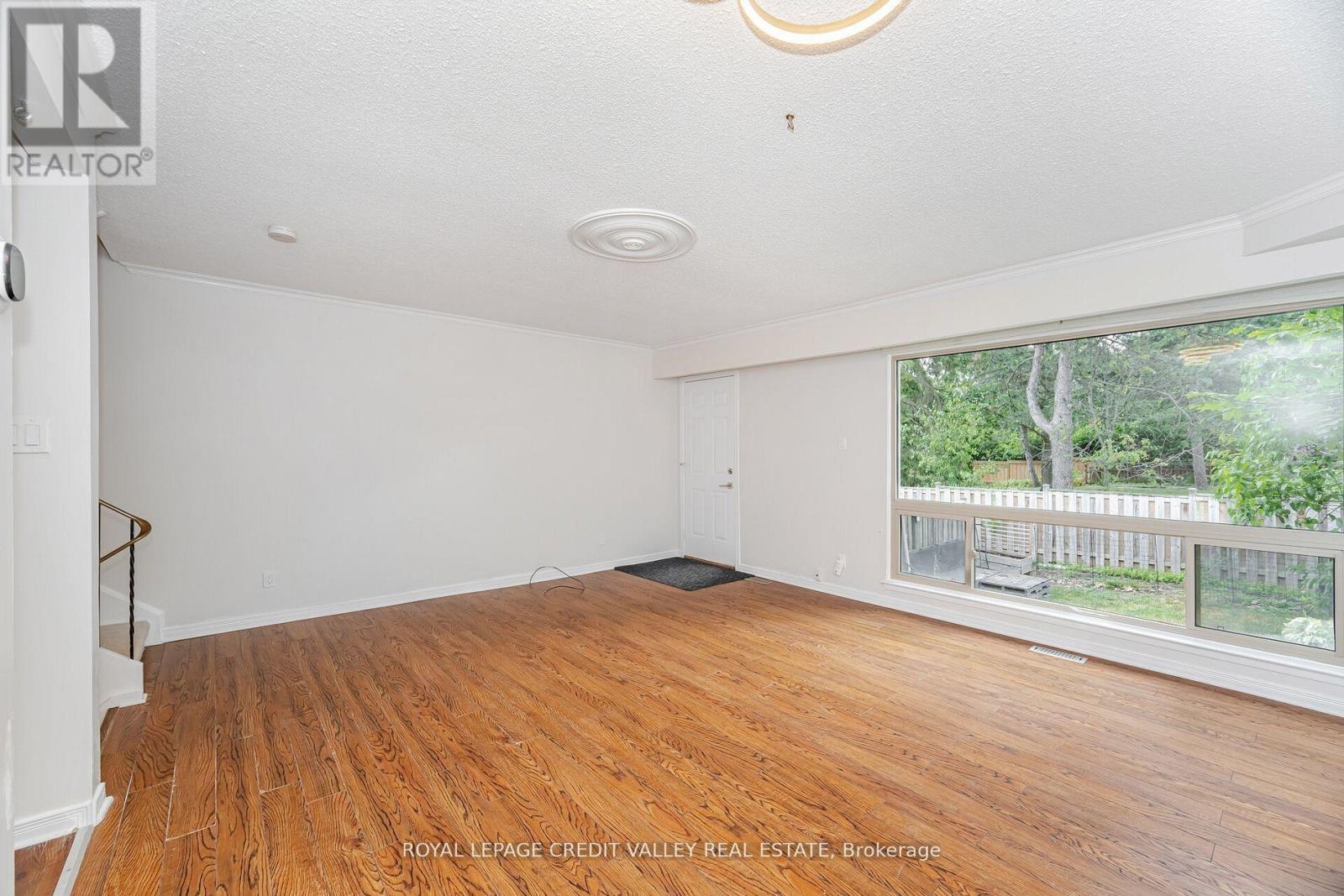 Photo 11 of 2 2 North Street, Barrie ON