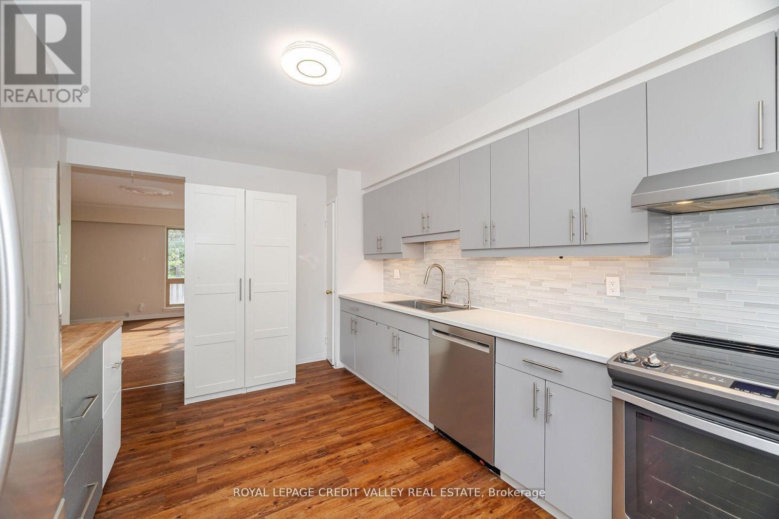 Photo 13 of 2 2 North Street, Barrie ON