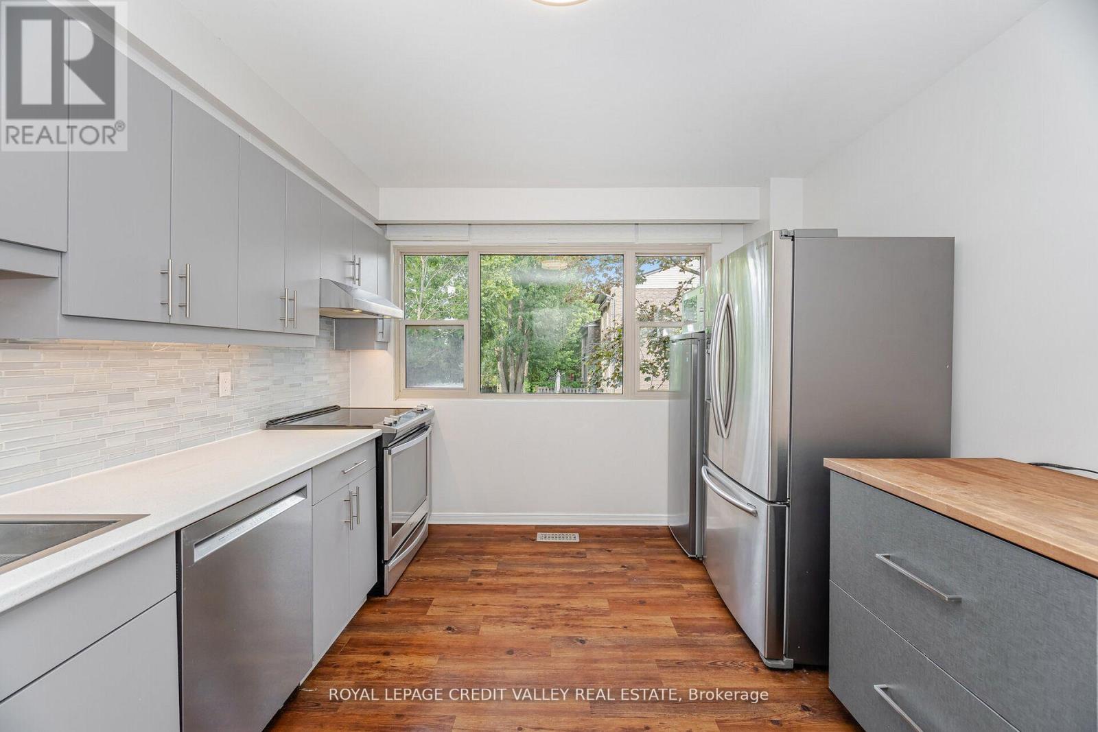 Photo 14 of 2 2 North Street, Barrie ON