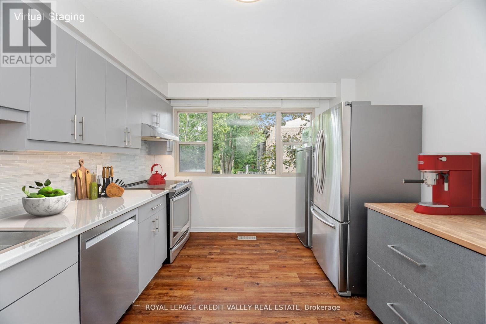 Photo 15 of 2 2 North Street, Barrie ON