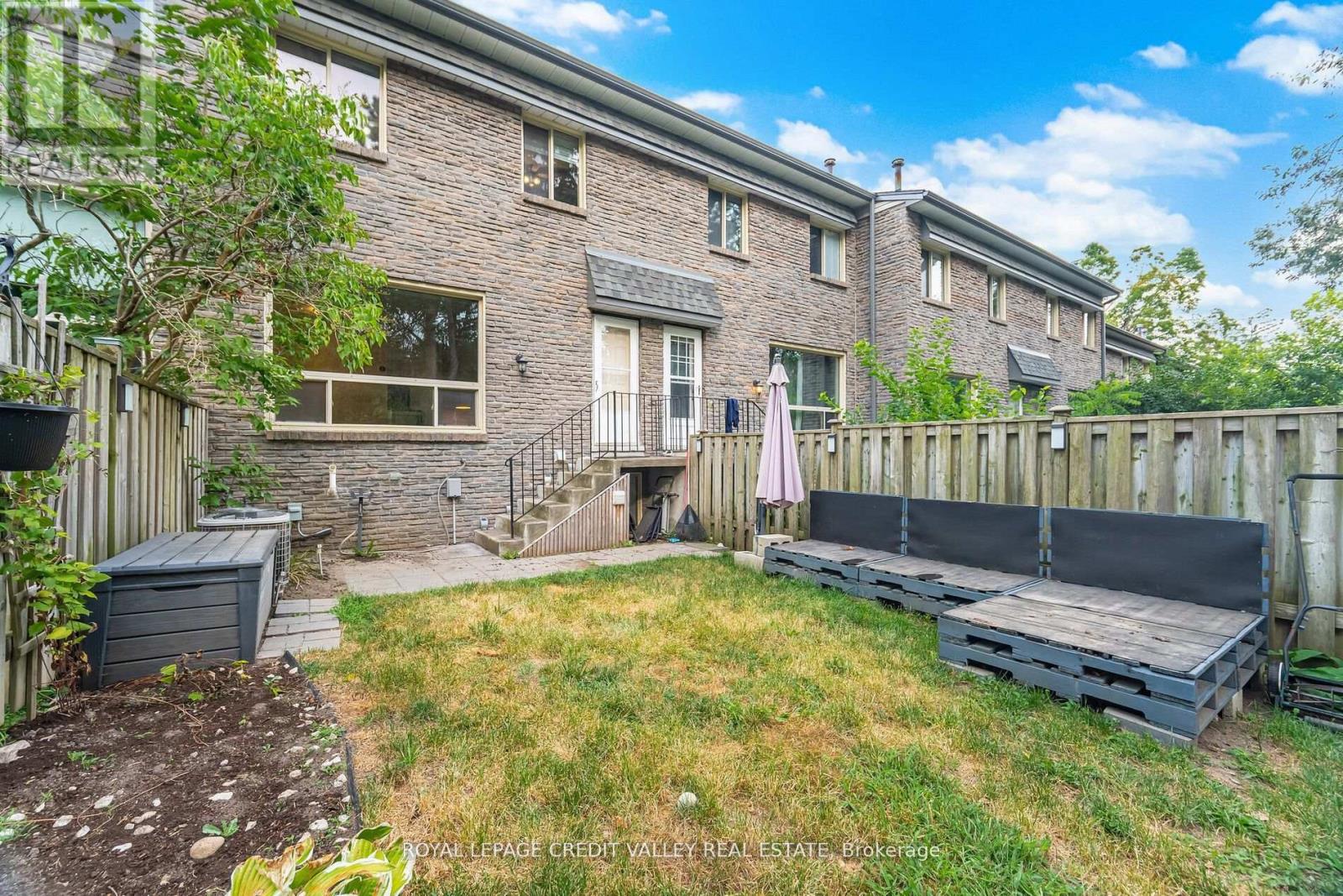 Photo 27 of 2 2 North Street, Barrie ON
