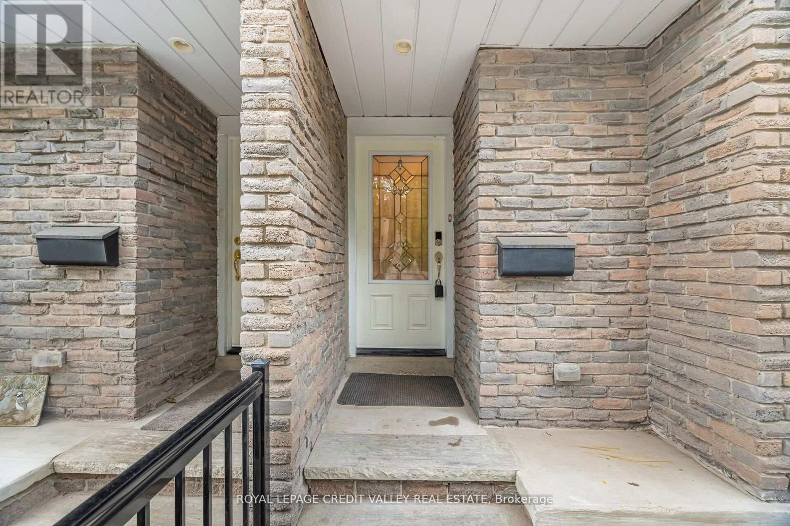Photo 4 of 2 2 North Street, Barrie ON