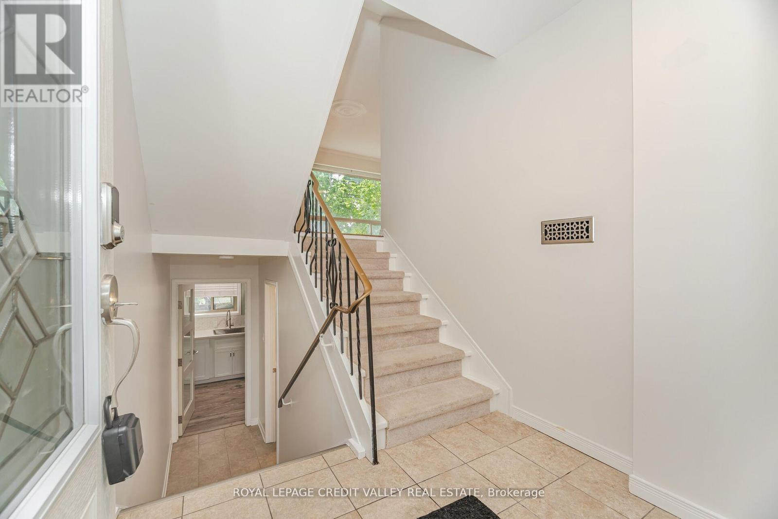 Photo 5 of 2 2 North Street, Barrie ON