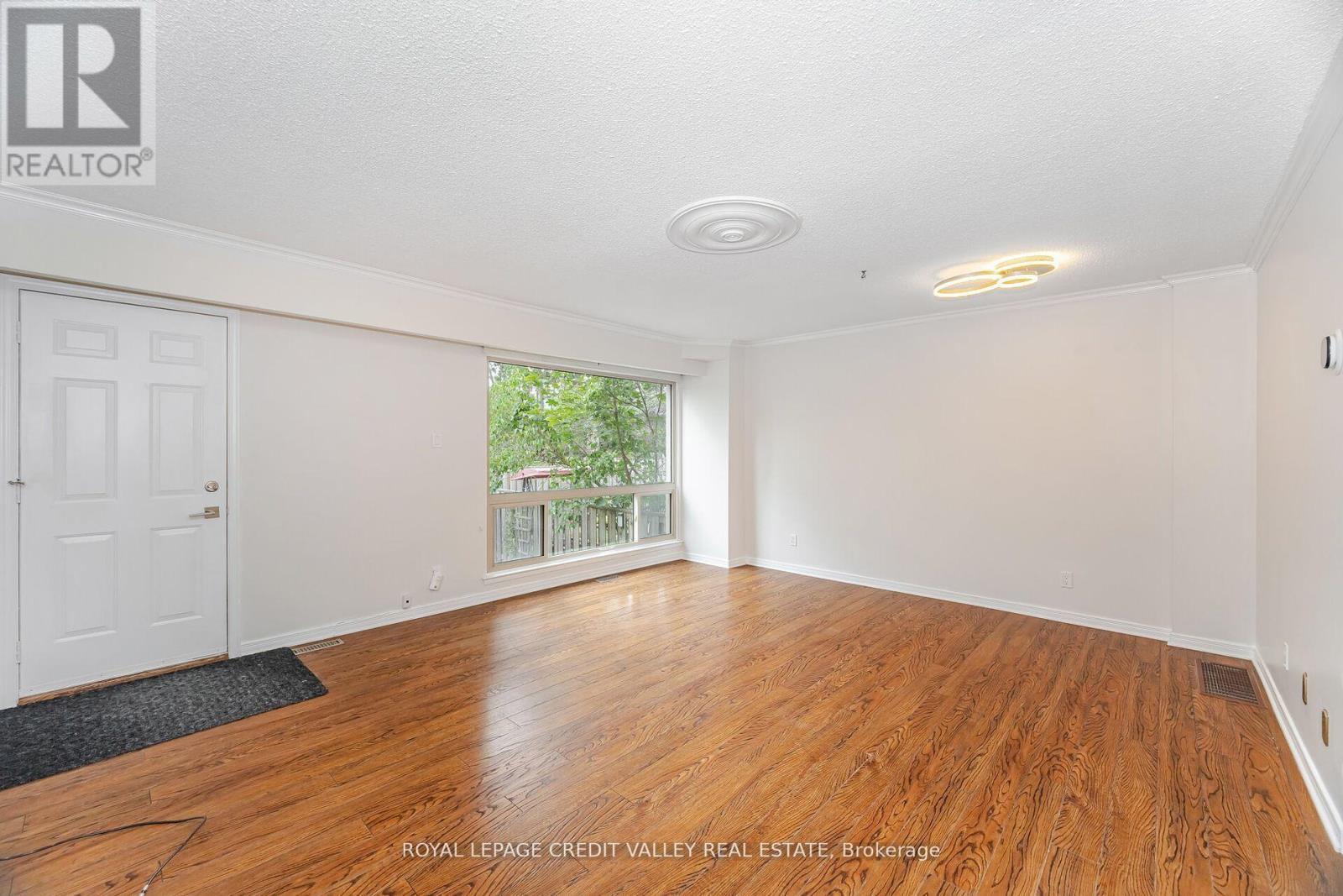 Photo 7 of 2 2 North Street, Barrie ON
