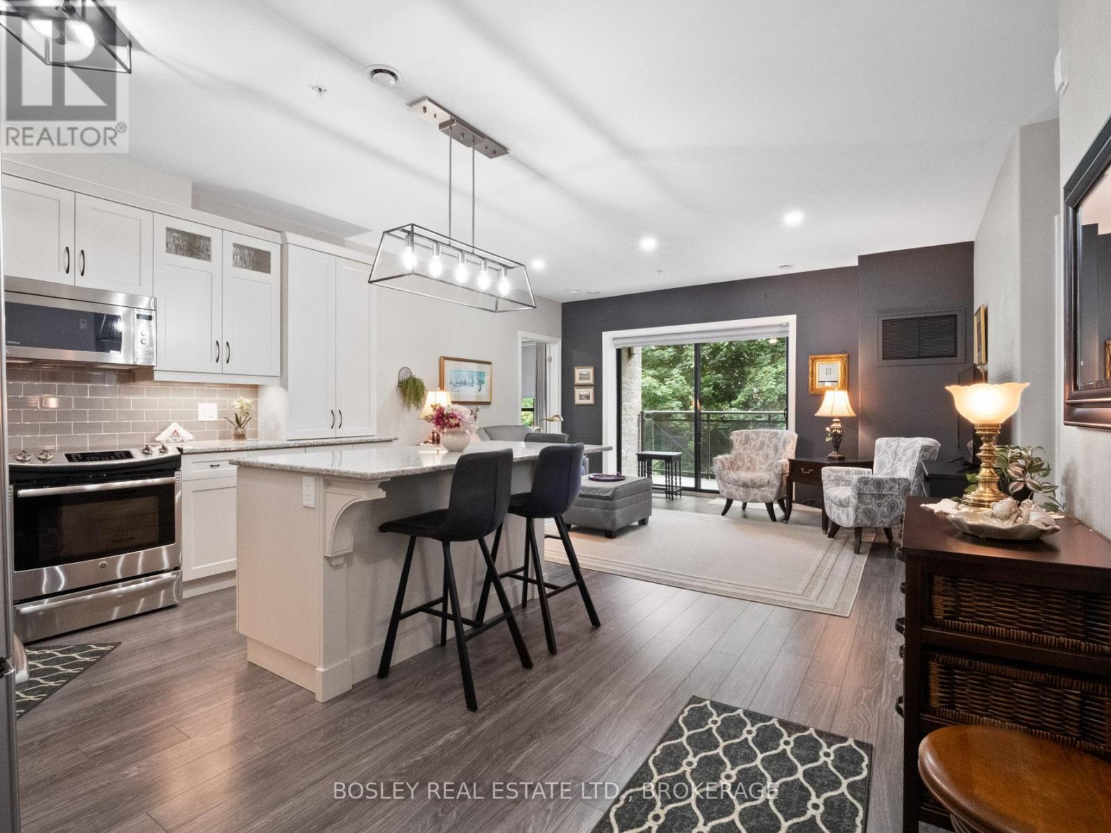 Photo 2 of 202 379 Scott Street, St Catharines ON