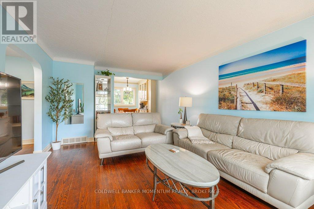 Photo 10 of 4 Appelby Drive, St Catharines ON