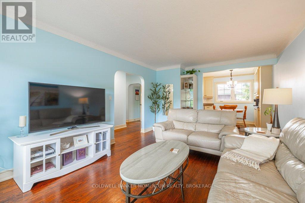 Photo 11 of 4 Appelby Drive, St Catharines ON