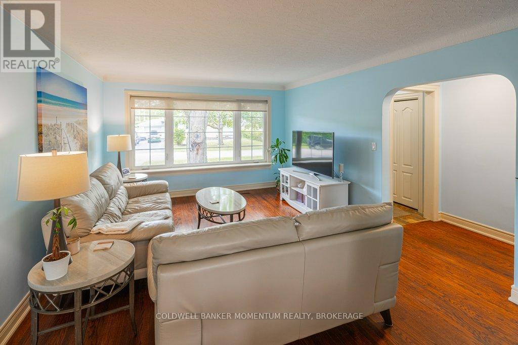 Photo 13 of 4 Appelby Drive, St Catharines ON