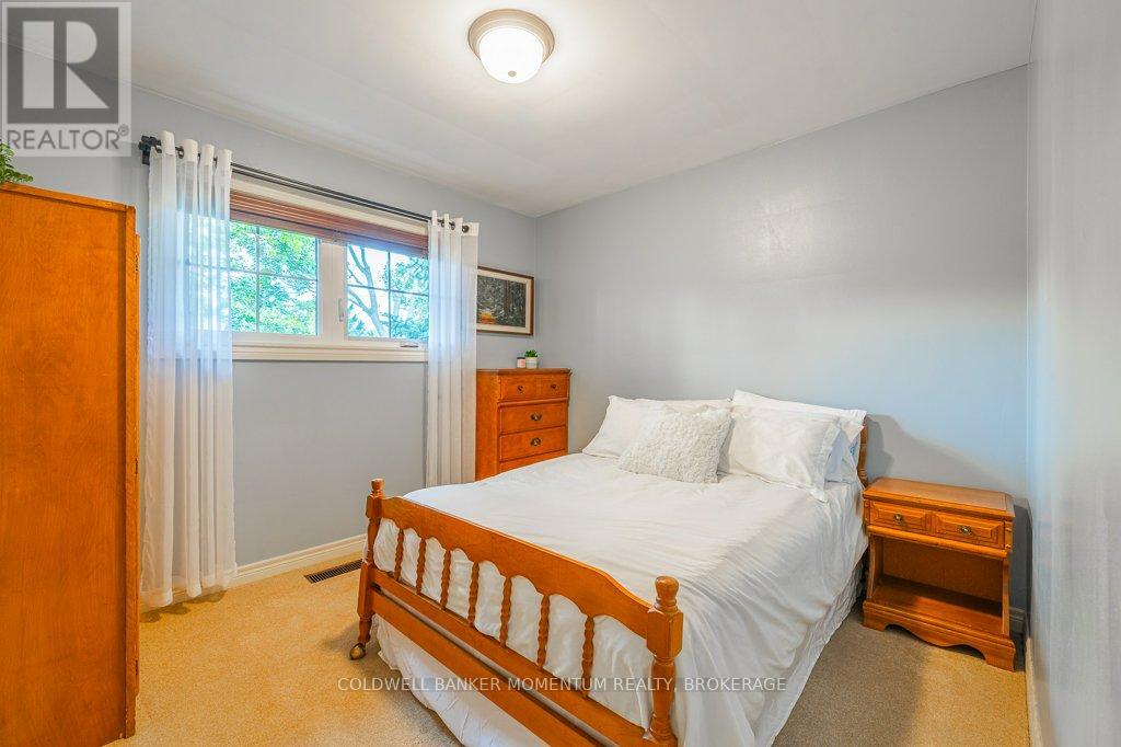 Photo 24 of 4 Appelby Drive, St Catharines ON