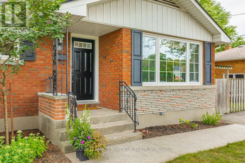 Photo 5 of 4 Appelby Drive, St Catharines ON